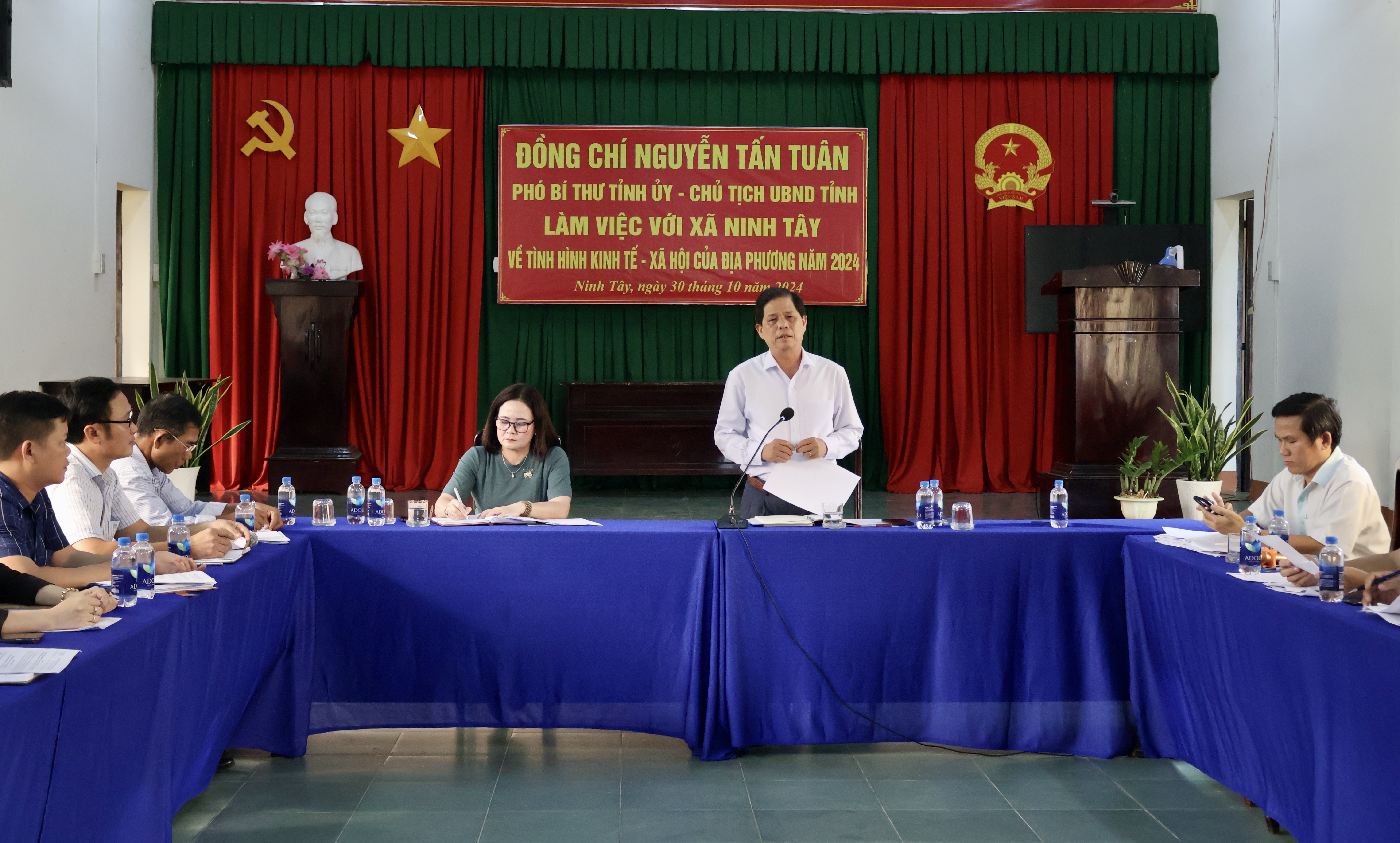 Chủ tịch UBND tỉnh Nguyễn Tấn Tuân làm việc với xã Ninh Tây