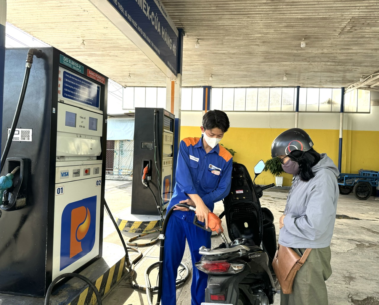 Giá xăng giảm từ 284 đến 391 đồng/lít