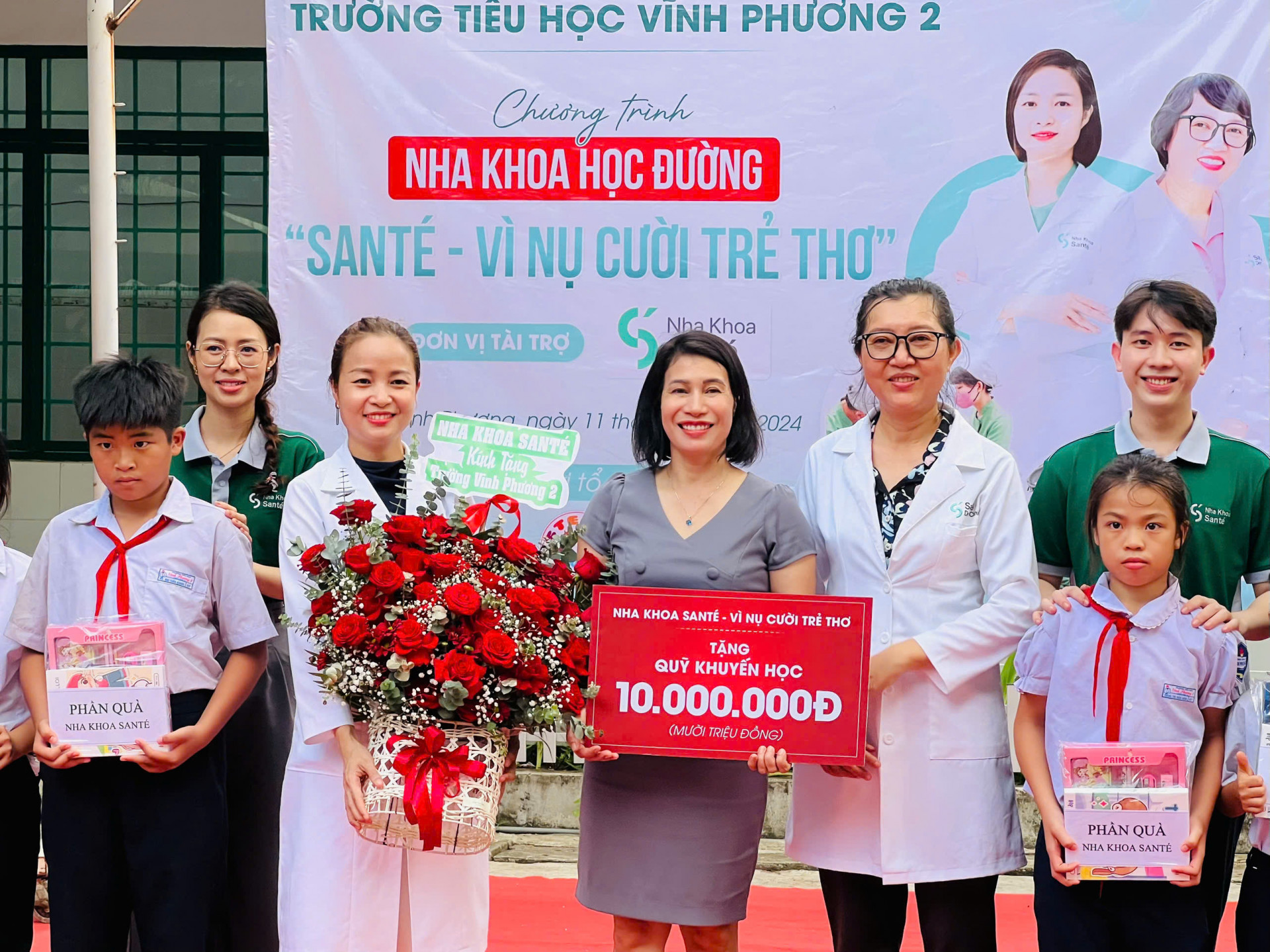 Chương trình trao tặng 10 triệu đồng cho Quỹ khuyến học của nhà trường