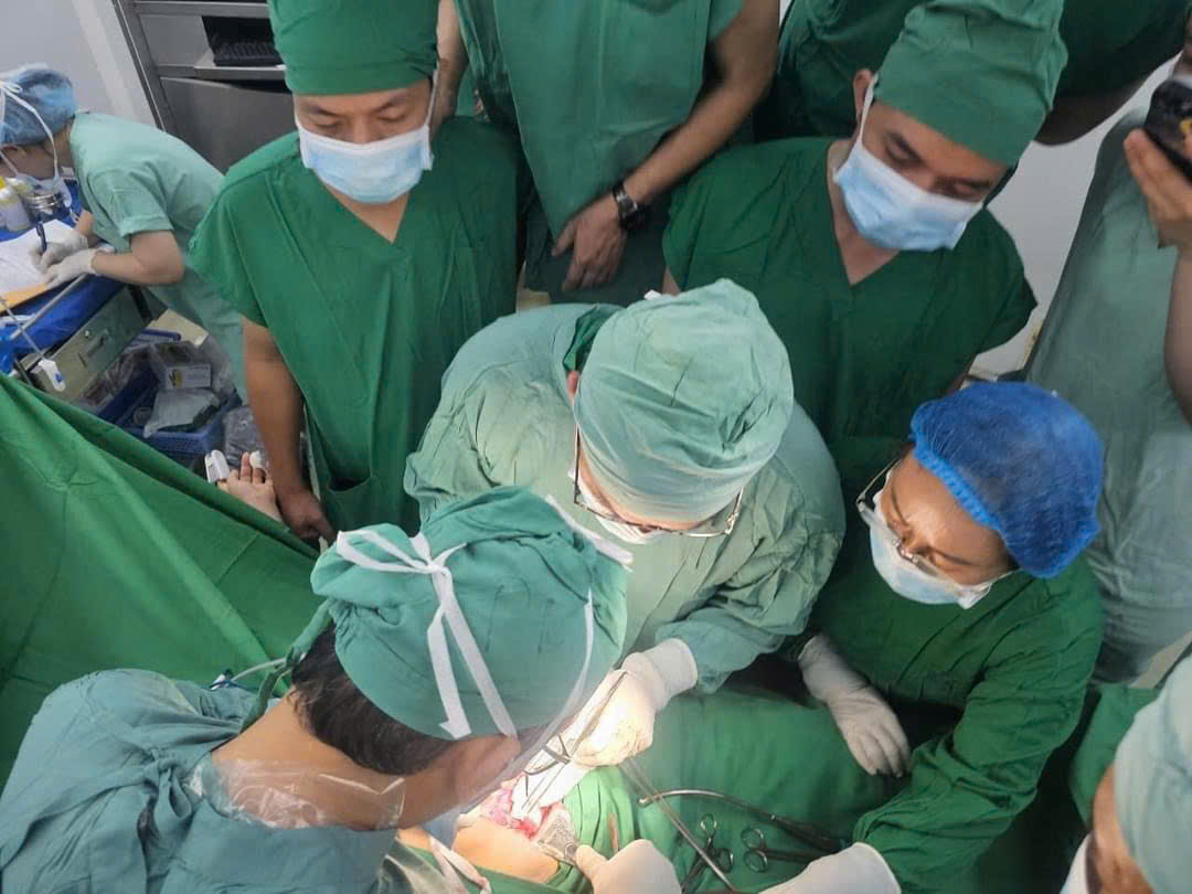 Tiếp nhận kỹ thuật bảo tồn tử cung cho sản phụ nhau tiền đạo cài răng lược có vết mổ cũ