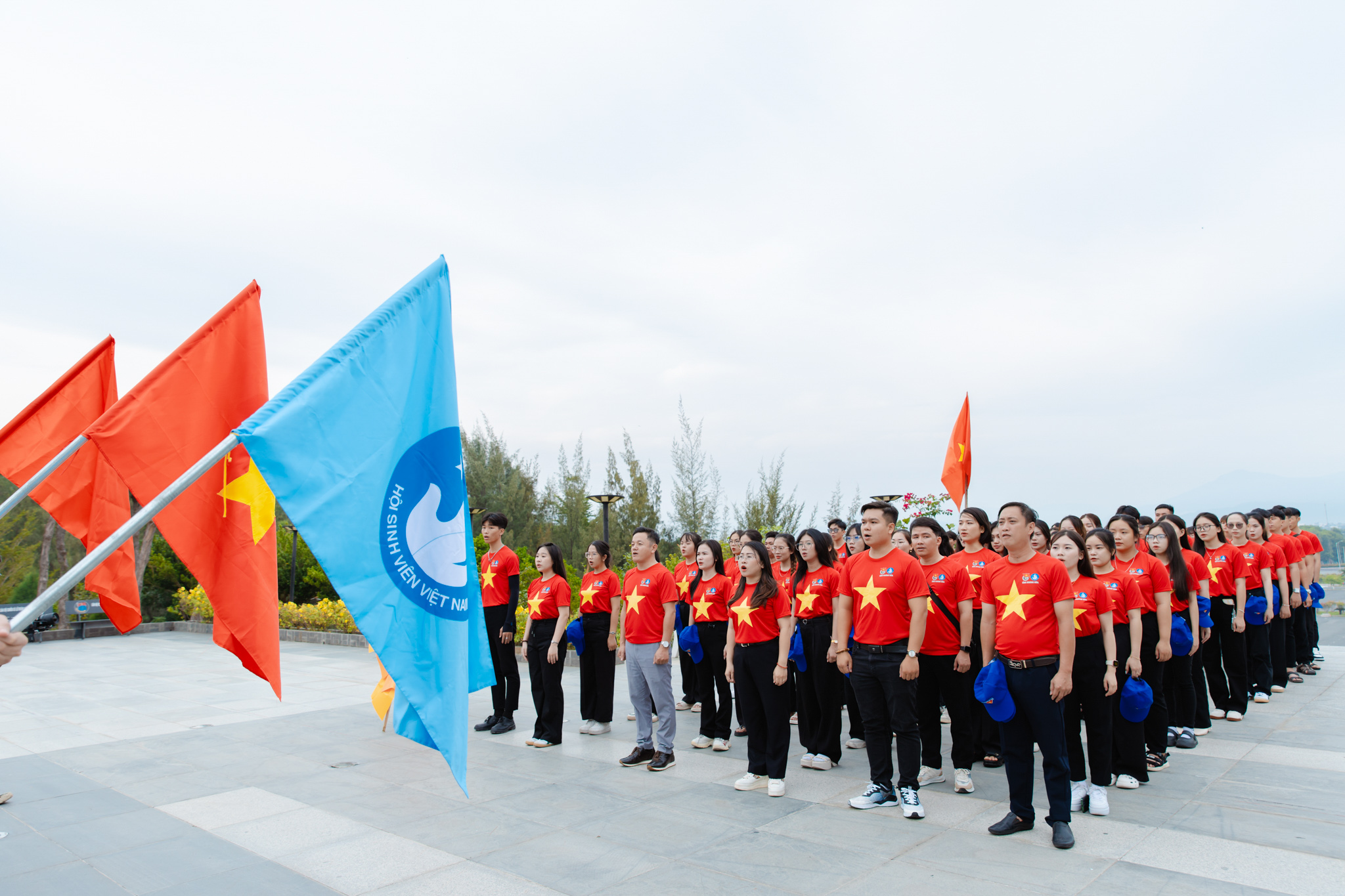 Sôi nổi hành trình Sinh viên Khánh Hòa với biển, đảo quê hương