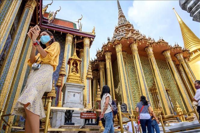 Khách du lịch tham quan thủ đô Bangkok, Thái Lan. Ảnh minh họa: AFP/TTXVN

