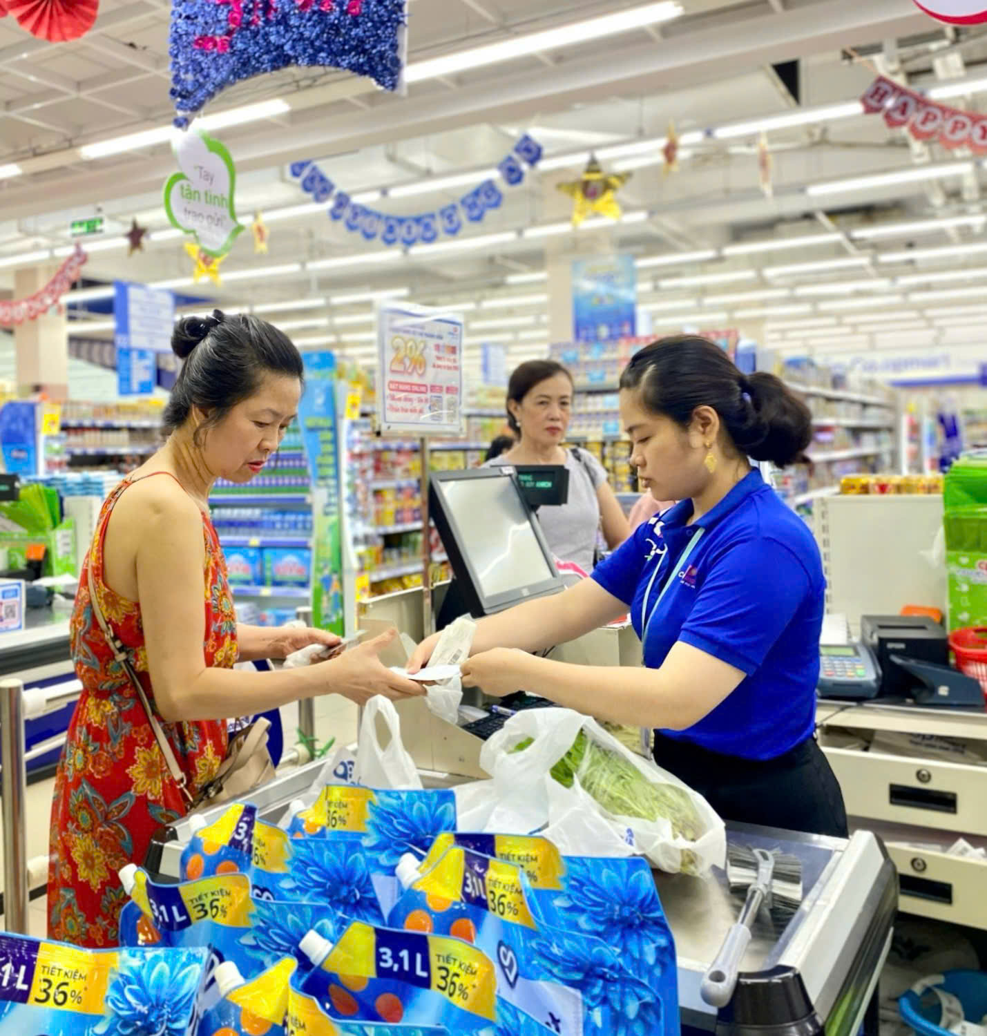 Việc sử dụng hoá đơn điện tử giúp khách hàng nhanh chóng nhận được hoá đơn khi mua hàng