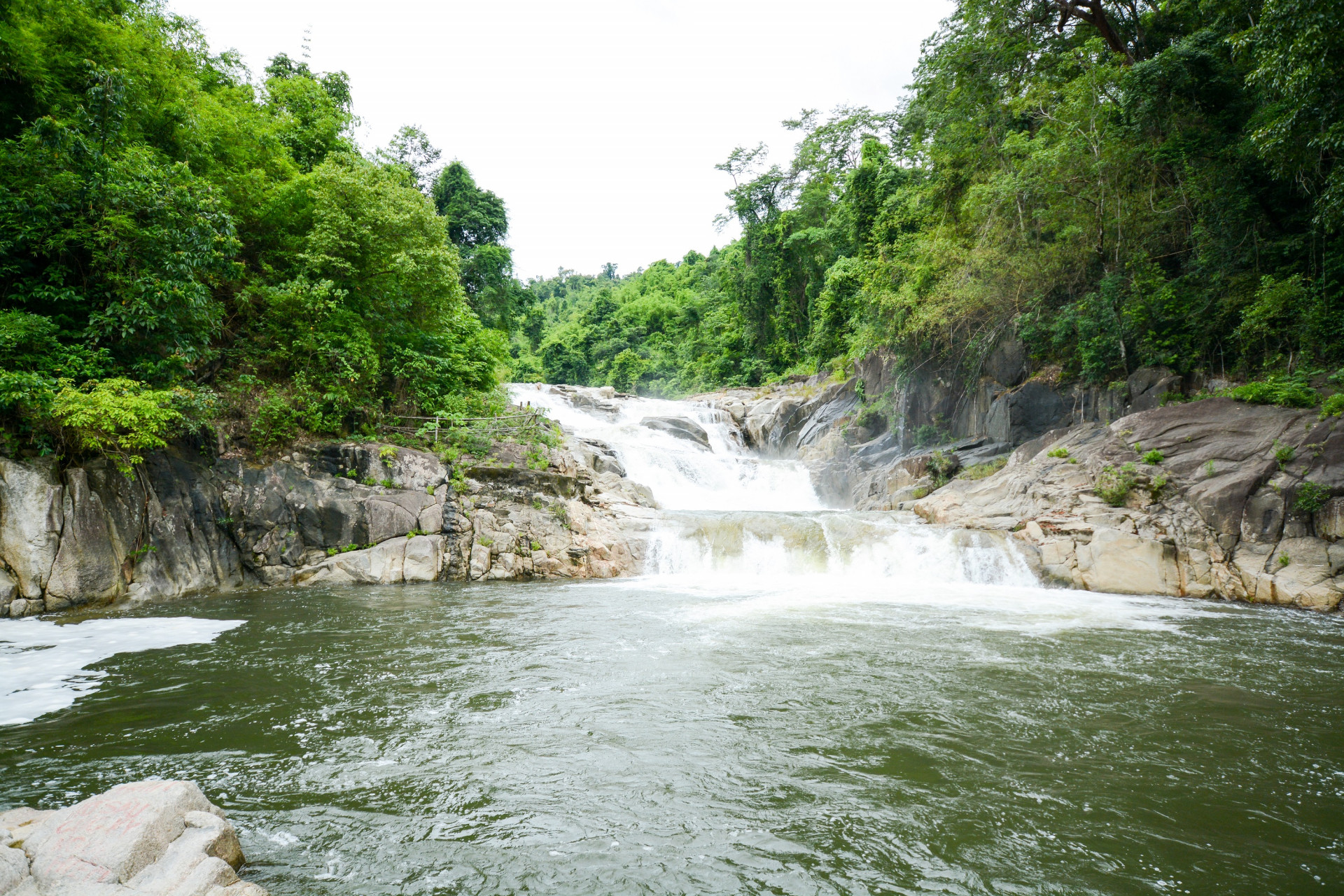 Yang Bay thu hút khách với thiên nhiên trong lành