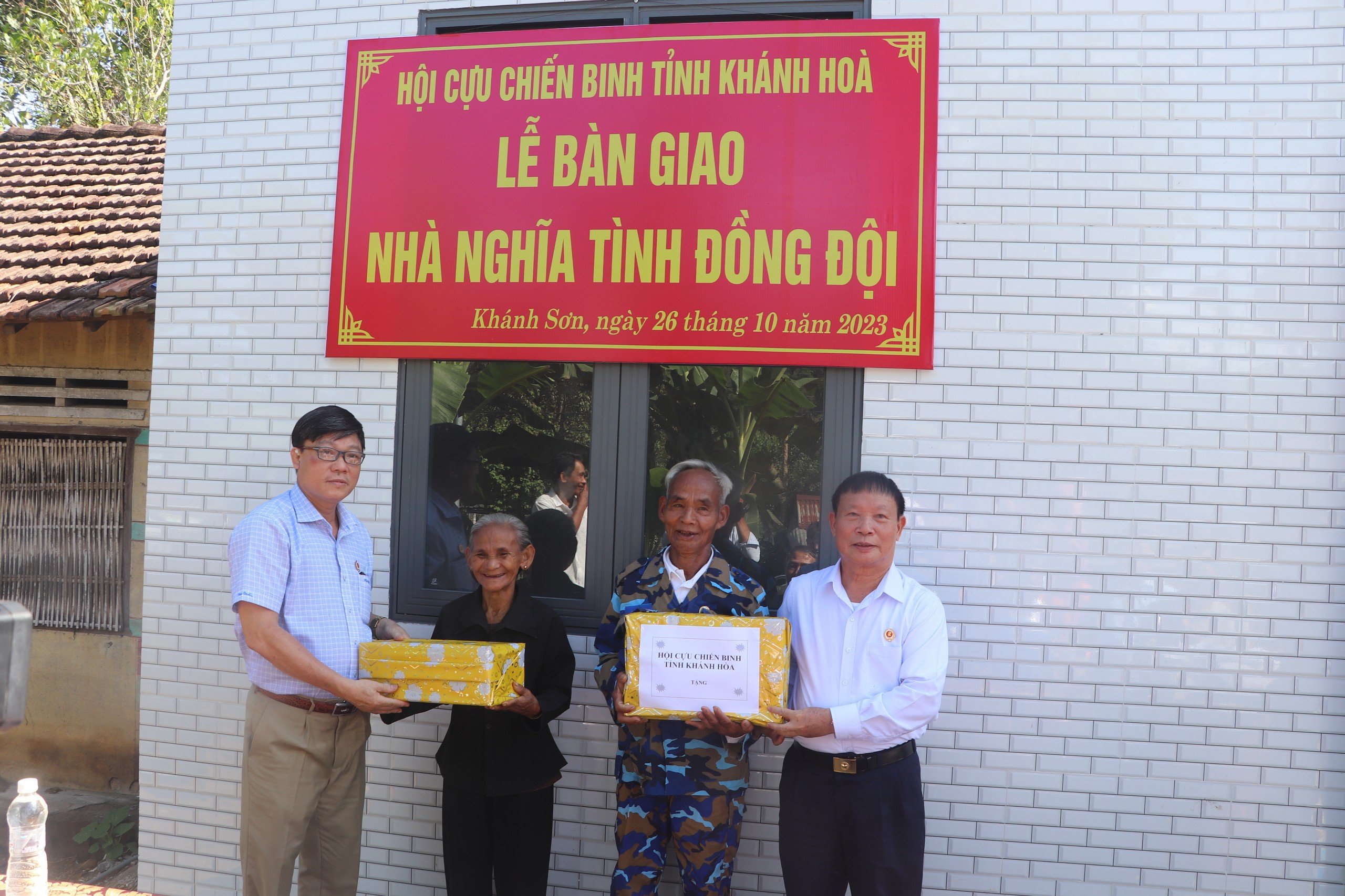 Hội Cựu chiến binh tỉnh tặng nhà nghĩa tình đồng đội cho gia đình hội viên nghèo.