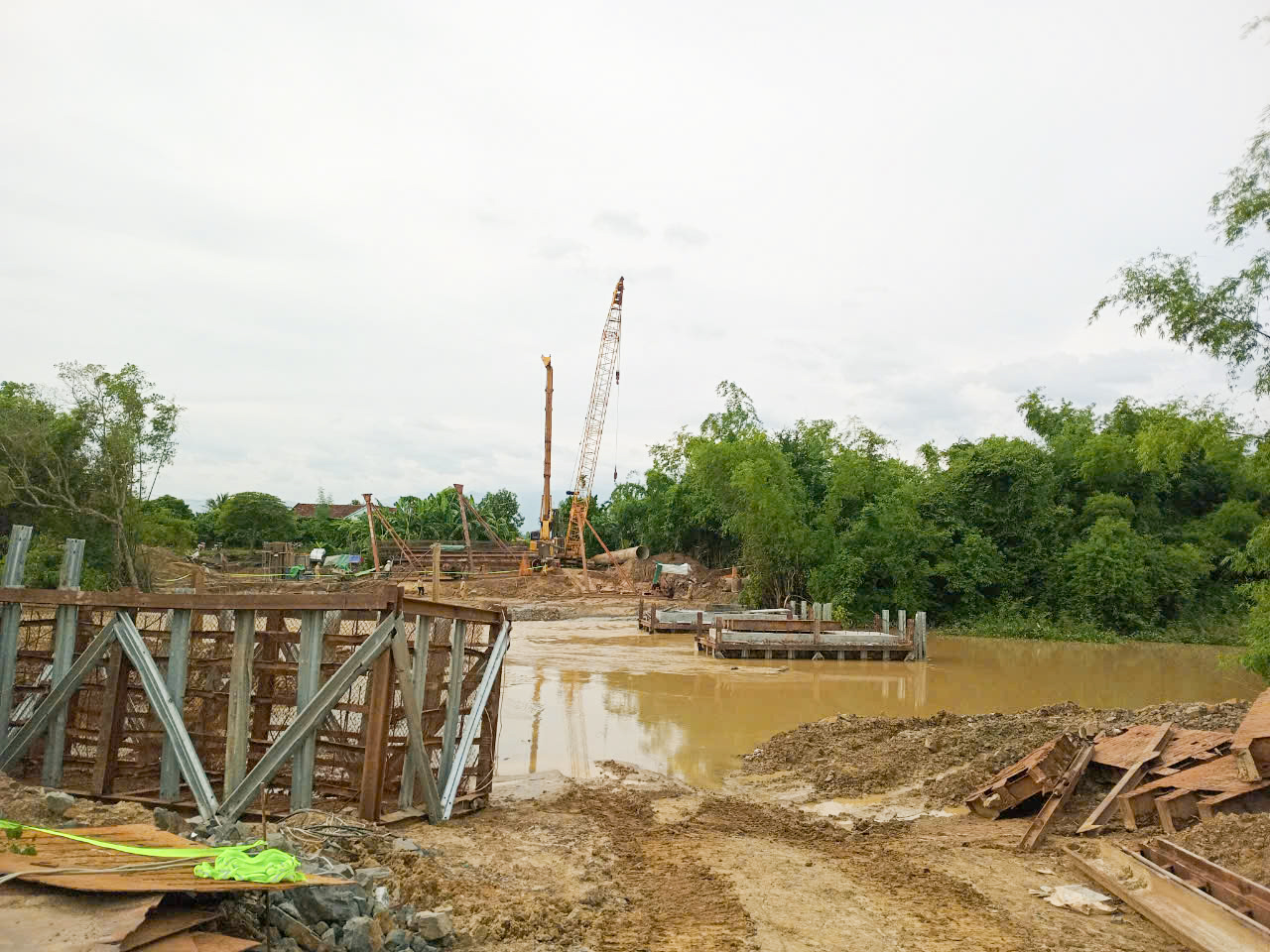 Ninh Hòa: Yêu cầu đơn vị thi công cao tốc khơi thông dòng chảy, đảm bảo thoát nước trong mùa mưa lũ