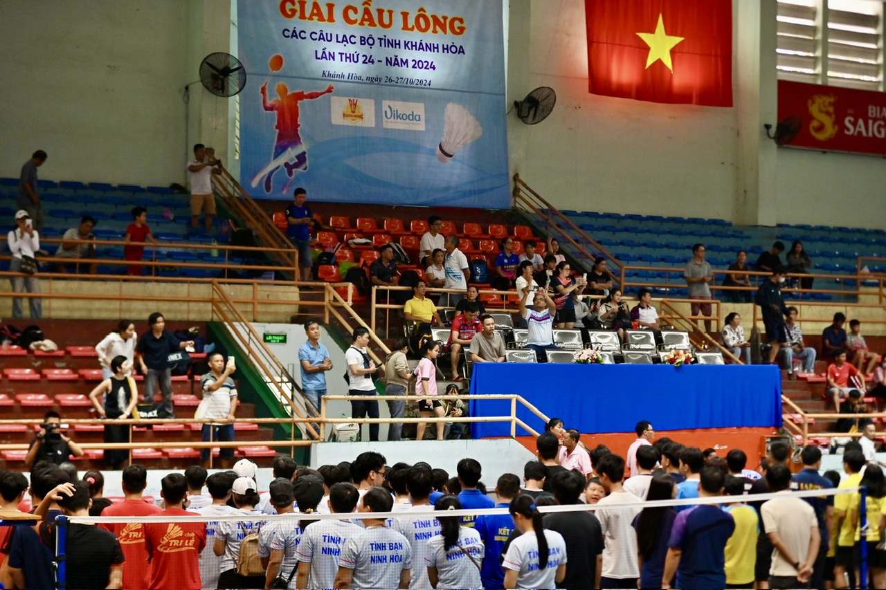 Hơn 450 vận động viên tranh tài giải cầu lông các câu lạc bộ tỉnh