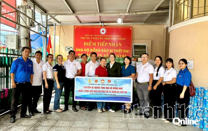 Ủy ban MTTQ phường Tây Nha Trang vận động được gần 170 triệu đồng và nhu yếu phẩm hỗ trợ đồng bào bị thiệt hại do bão