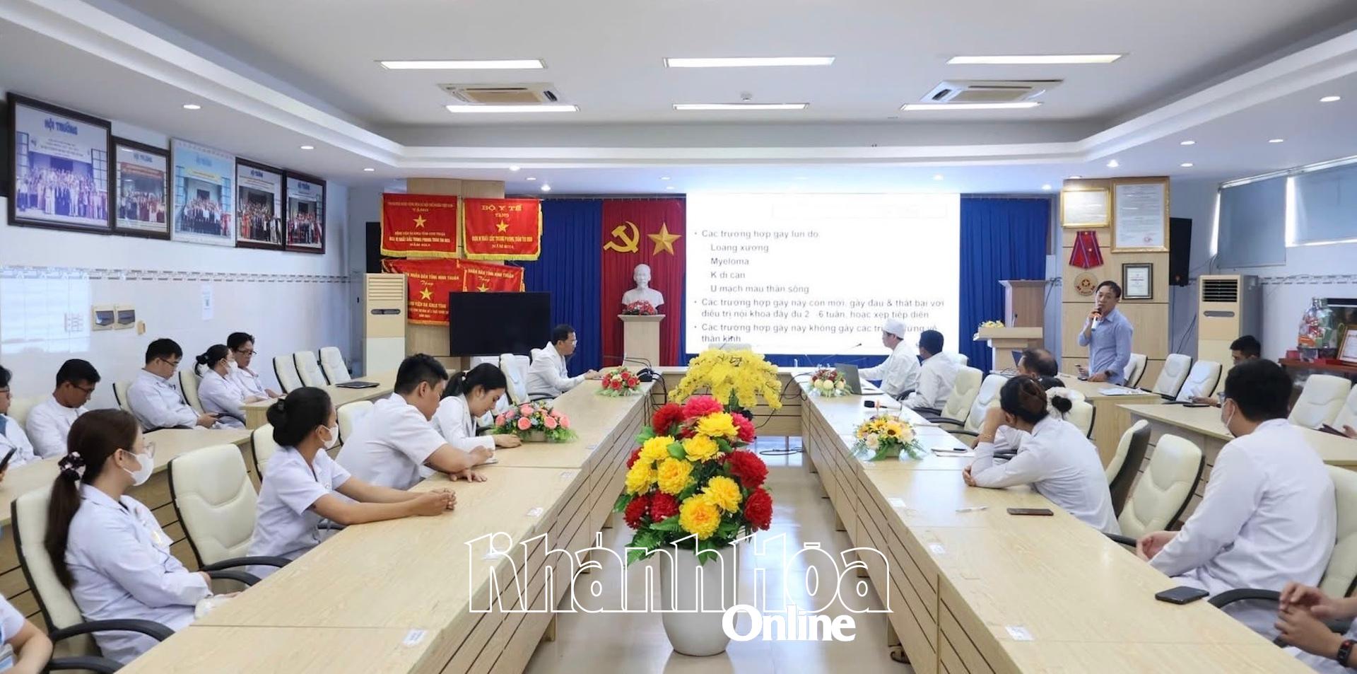 Bác sĩ Bệnh viện Đa khoa Ninh Thuận trình bài bài báo cáo khoa học 