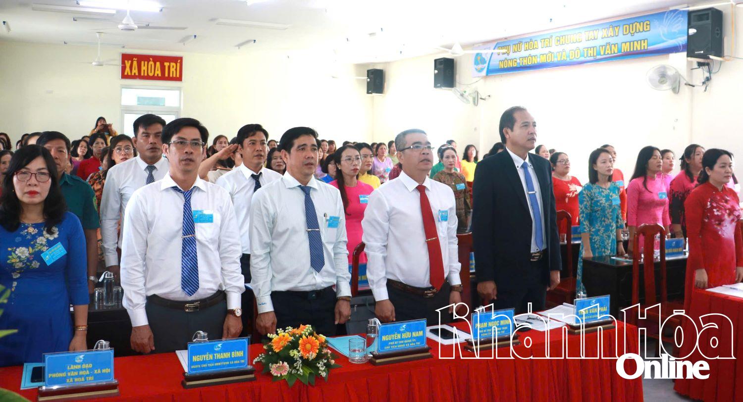 Các địa biểu thực hiện nghi thức chào cờ