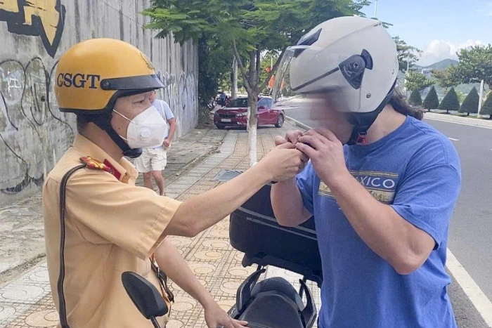 Xử lý nghiêm người nước ngoài chạy xe máy vi phạm pháp luật