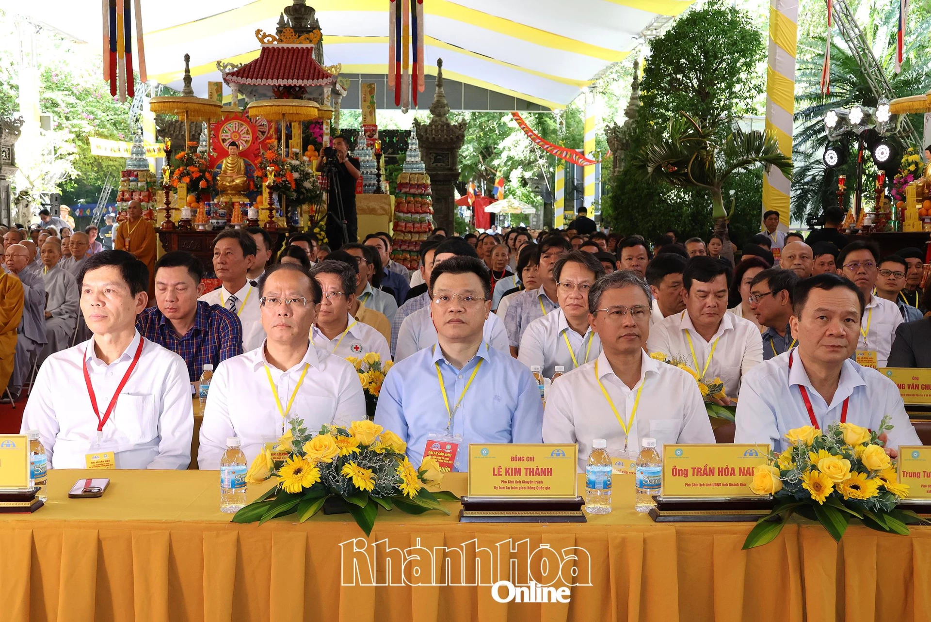 Lãnh đạo Bộ Xây dựng và lãnh đạo Tỉnh ủy, UBND tỉnh Khánh Hòa tại Đại lễ.
