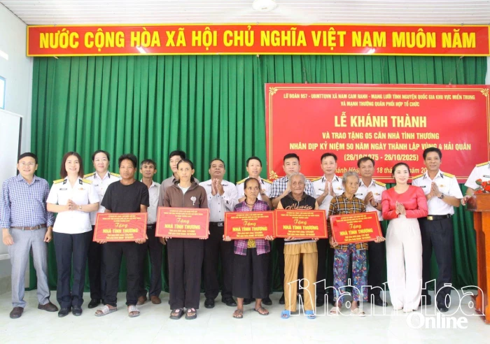 Lữ đoàn 957 trao tặng 5 căn nhà tình thương cho đồng bào dân tộc thiểu số xã Nam Cam Ranh