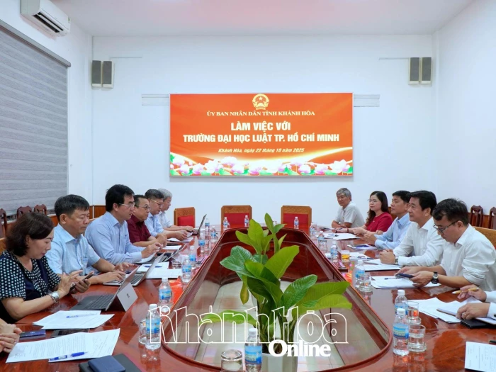 Phó Chủ tịch Thường trực UBND tỉnh Nguyễn Long Biên làm việc với Trường Đại học Luật TP. Hồ Chí Minh
