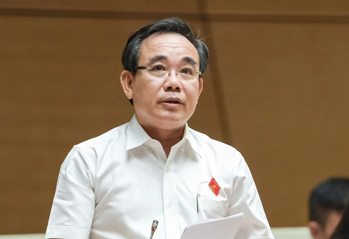 Đại biểu Lê Hữu Trí – Tỉnh ủy viên, Phó Trưởng đoàn chuyên trách Đoàn đại biểu Quốc hội tỉnh Khánh Hòa.