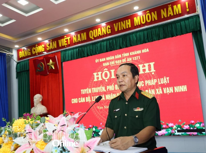 Tuyên truyền pháp luật cho cán bộ, lực lượng vũ trang và Nhân dân 2 xã Vạn Ninh, Khánh Vĩnh