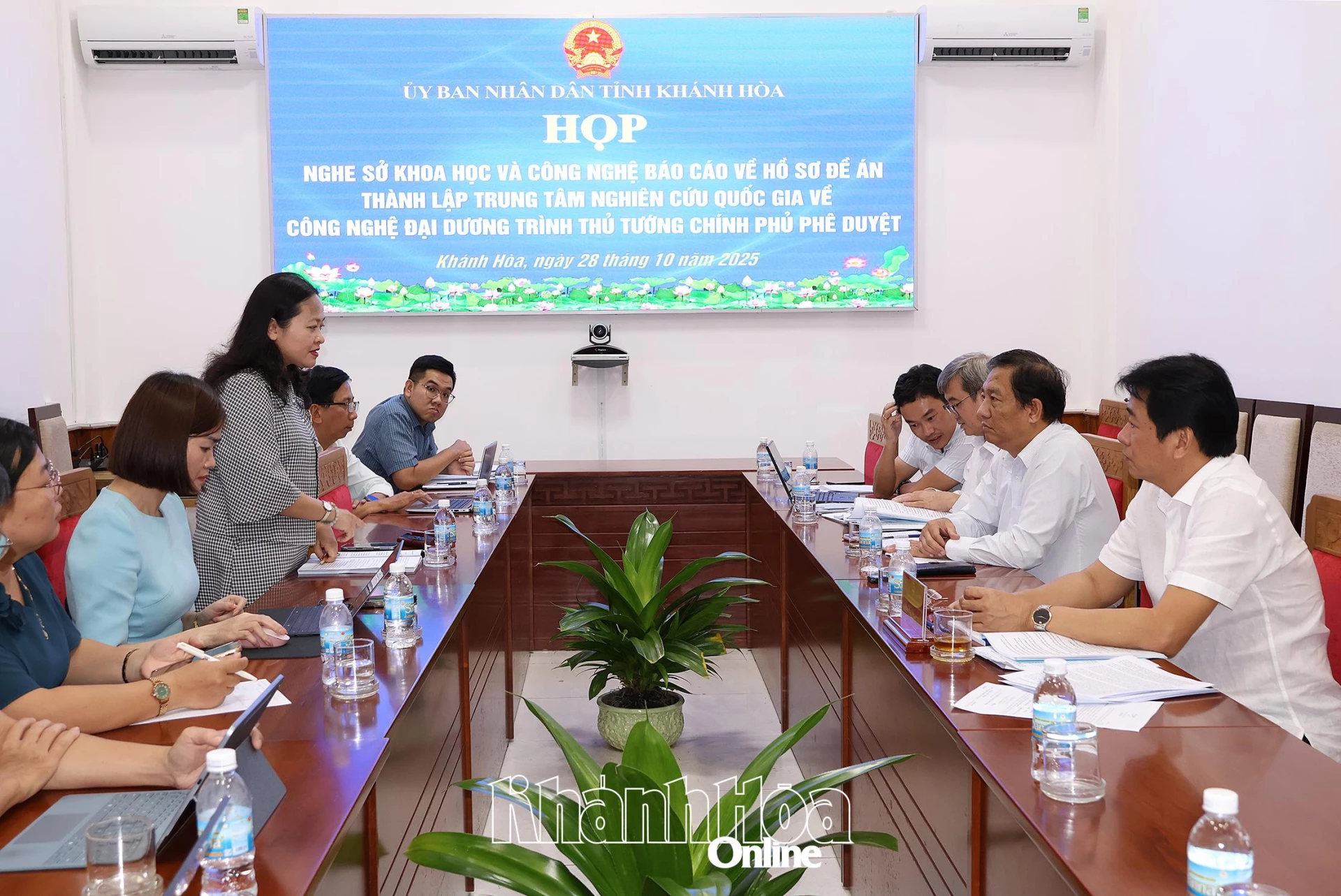 Lãnh đạo Sở Khoa học và Công nghệ báo cáo tiến độ hồ sơ Đề án thành lập Trung tâm nghiên cứu quốc gia về công nghệ đại dương .