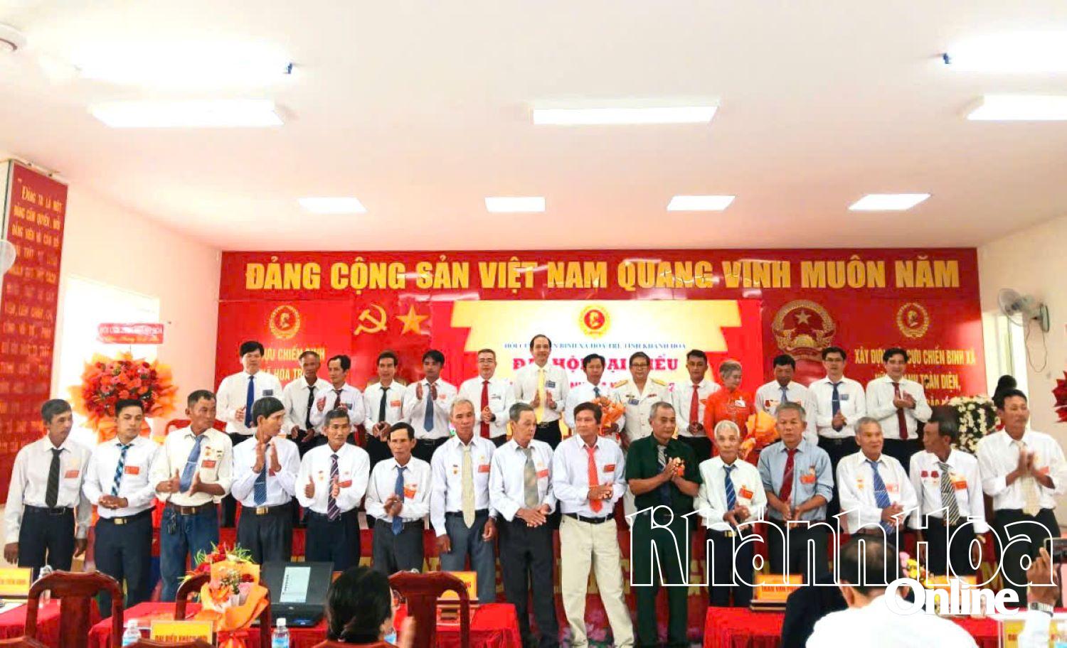 Ban chấp hành nhiệm kỳ mới ra mắt đại hội