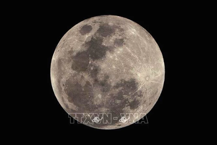 Phát hiện về sự chênh lệch nhiệt độ giữa 2 bán cầu của Mặt Trăng