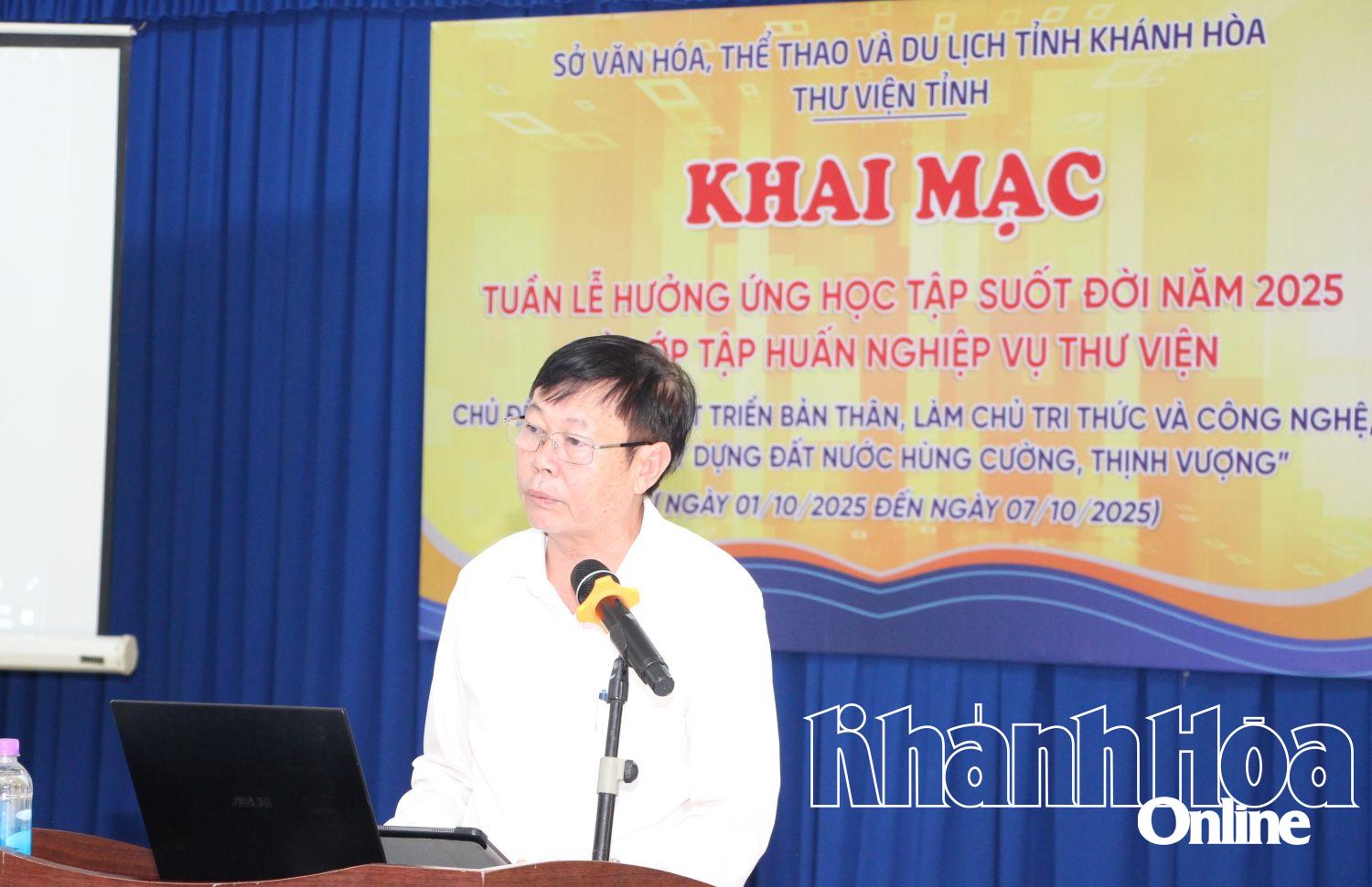 Lãnh đạo Thư viện tỉnh phát biểu tại buổi lễ.