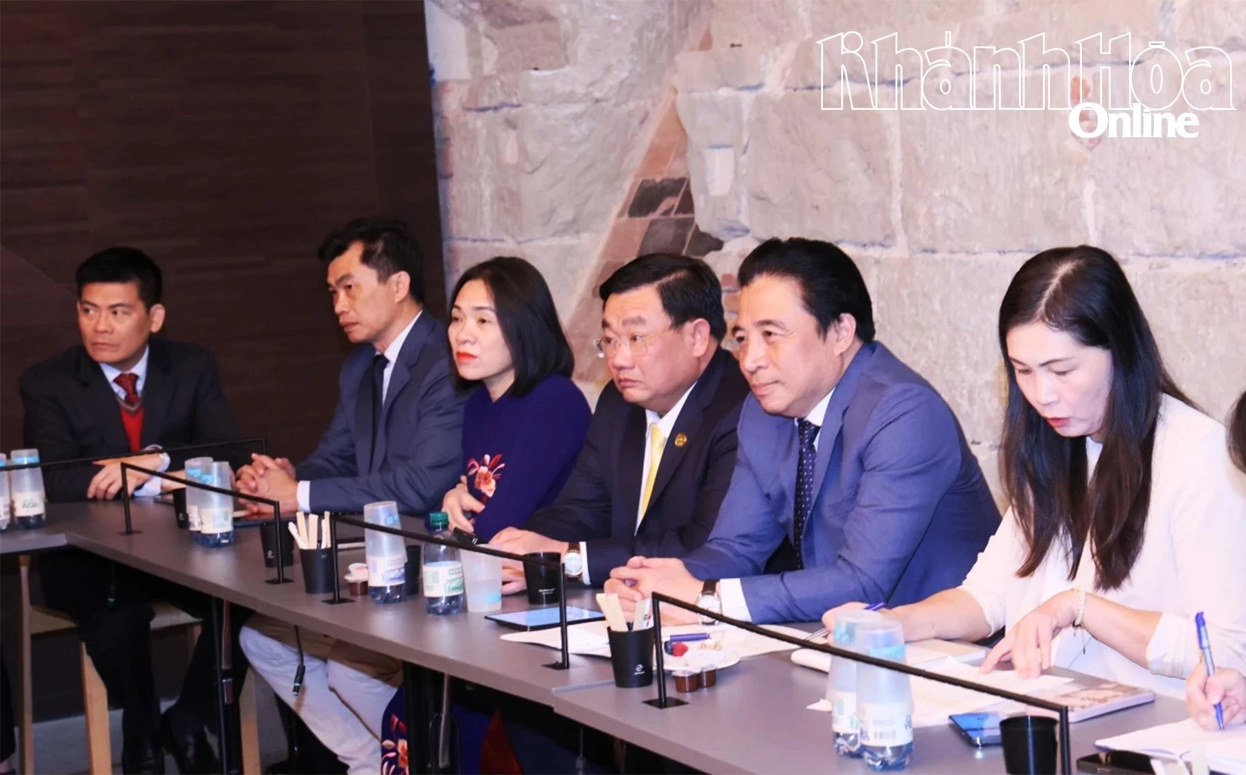 Đoàn công tác tỉnh Khánh Hòa làm việc với chính quyền bang Vaud.
