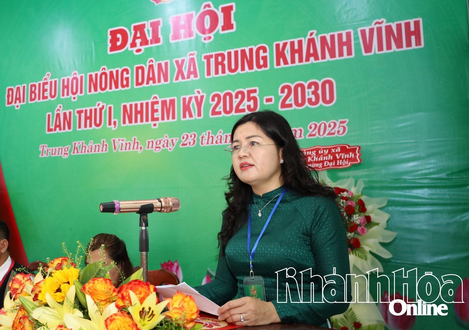 Đồng chí Phan Thị Ngân Hạnh phát biểu chỉ đạo đại hội.