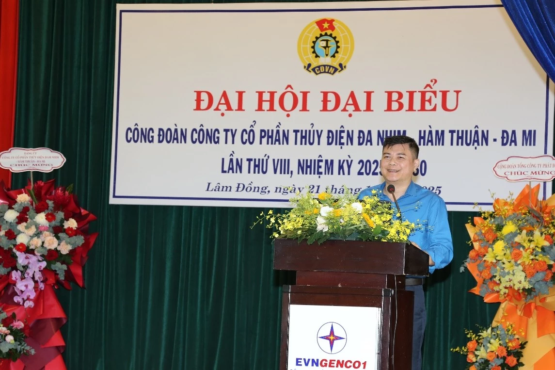 Đồng chí Phạm Anh Văn - Phó chủ tịch Công đoàn Tổng Công ty phát điện 1 phát biểu tại Đại hội