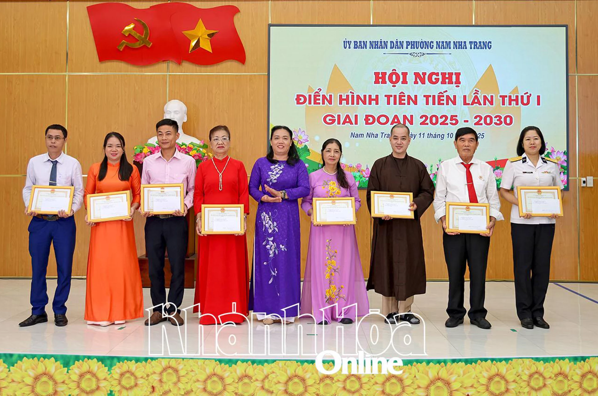 Các cá nhân được nhận giấy khen.
