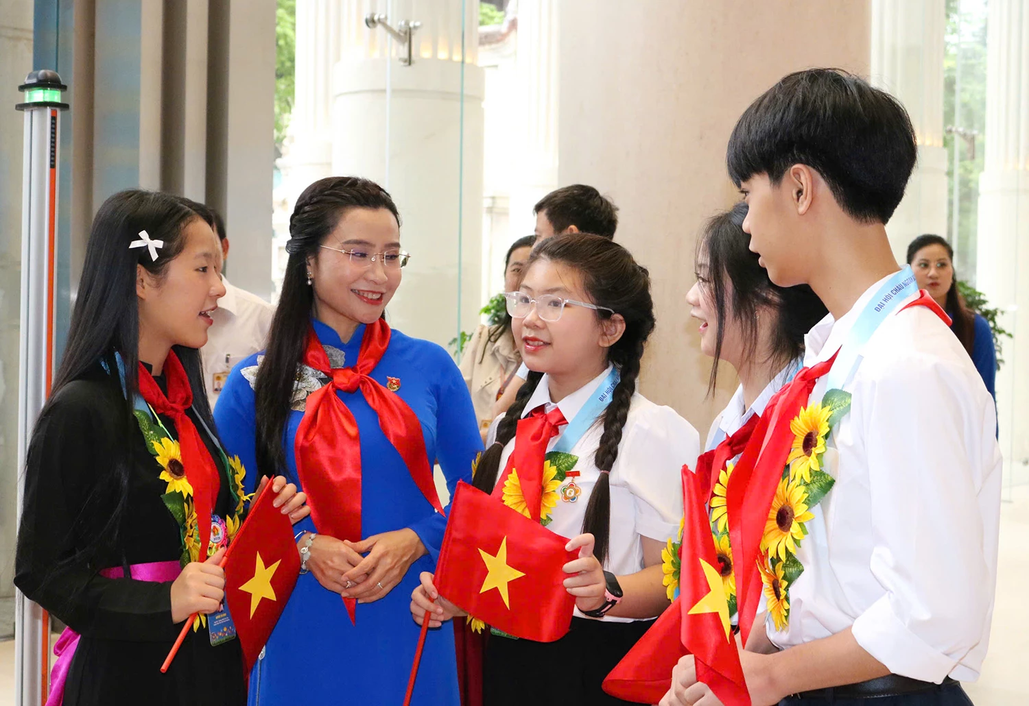 Đồng chí Nguyễn Phạm Duy Trang, Bí thư Trung ương Đoàn, Chủ tịch Hội đồng Đội Trung ương cùng các đại biểu dự Lễ Tuyên dương cháu ngoan Bác Hồ toàn quốc lần thứ X – năm 2025_Ảnh: TTXVN