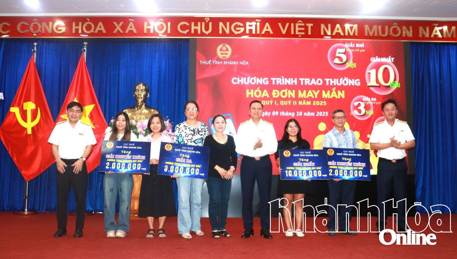 Cá nhân, hộ k,inh doanh nhận thưởng hóa đơn may mắn quý I