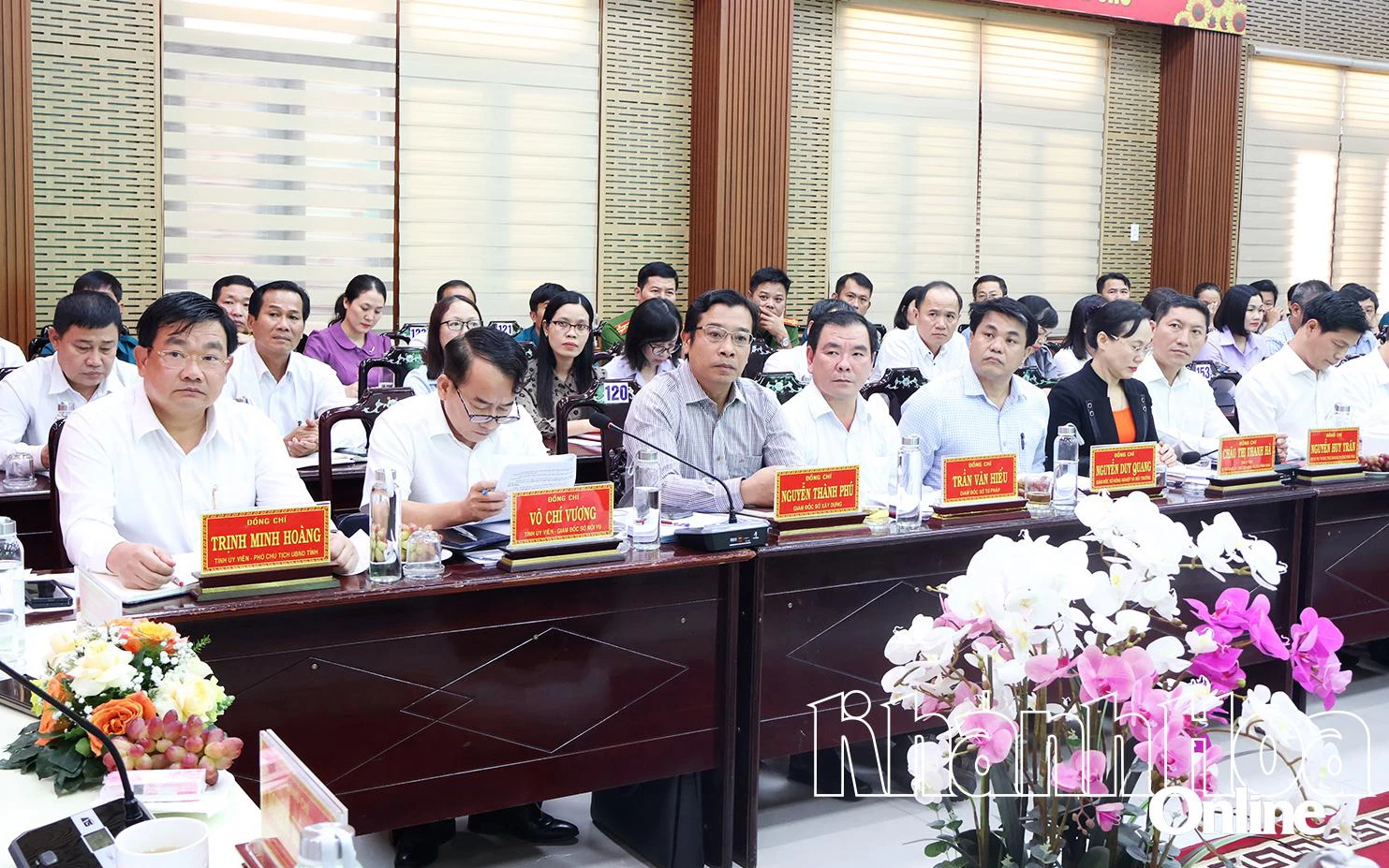 Các đại biểu tham dự buổi làm việc.
