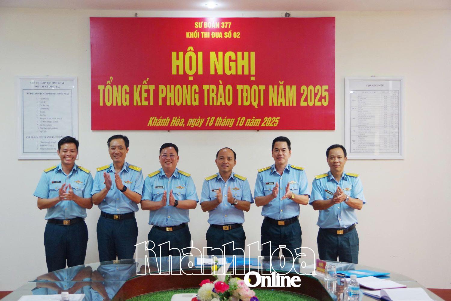 Hội nghị tiến hành ký kết bàn giao vai trò Khối trưởng khối thi đua năm 2026.
