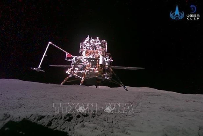 Phát hiện mảnh thiên thạch hiếm trong mẫu đất Mặt Trăng