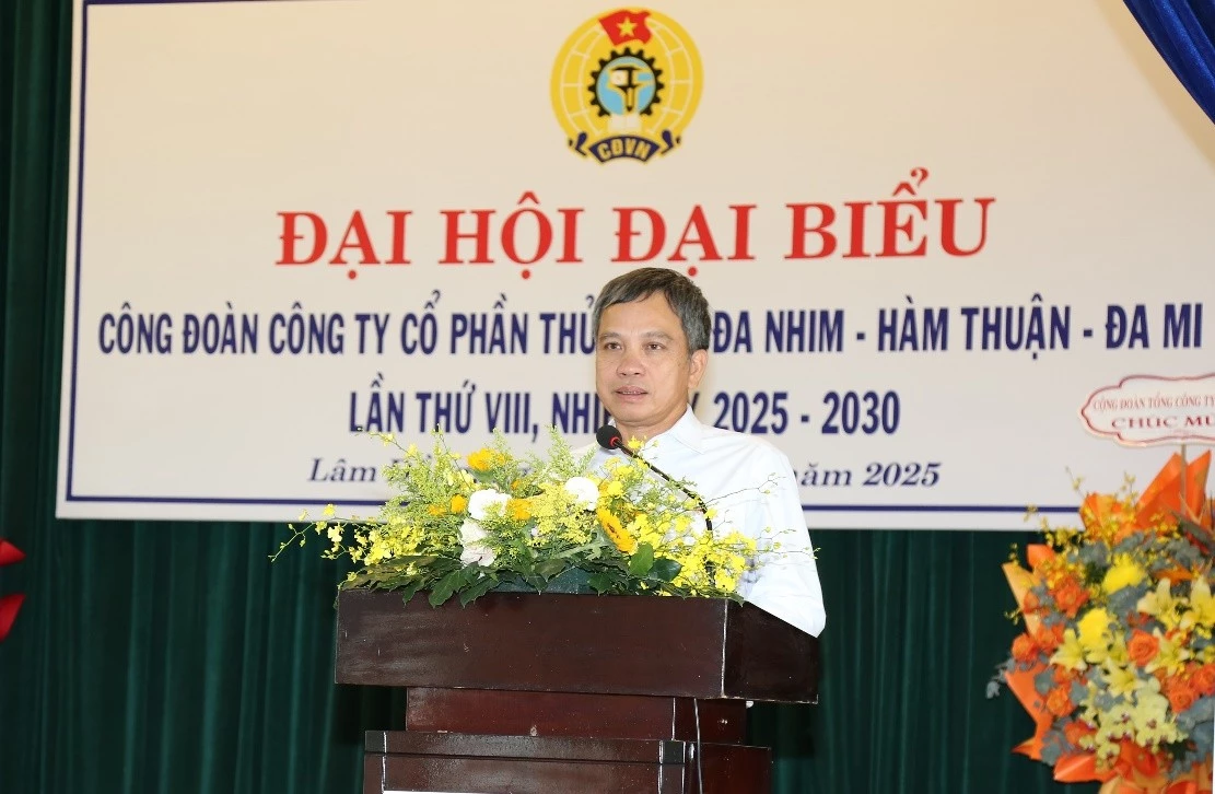 Đồng chí Lê Văn Quang - Bí thư Đảng ủy - Chủ tịch Hội đồng quản trị Công ty phát biểu tại Đại hội