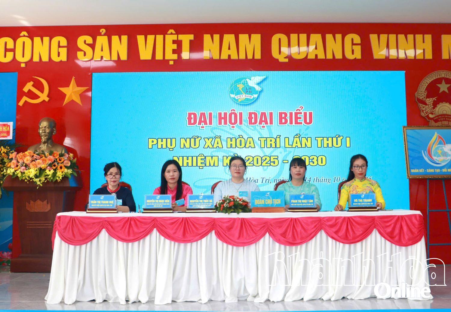 Đoàn chủ tịch điều hành đại hội
