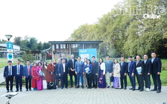 Khánh Hòa thăm, trao đổi hợp tác với Trường Đại học Lausanne (Thụy Sĩ)