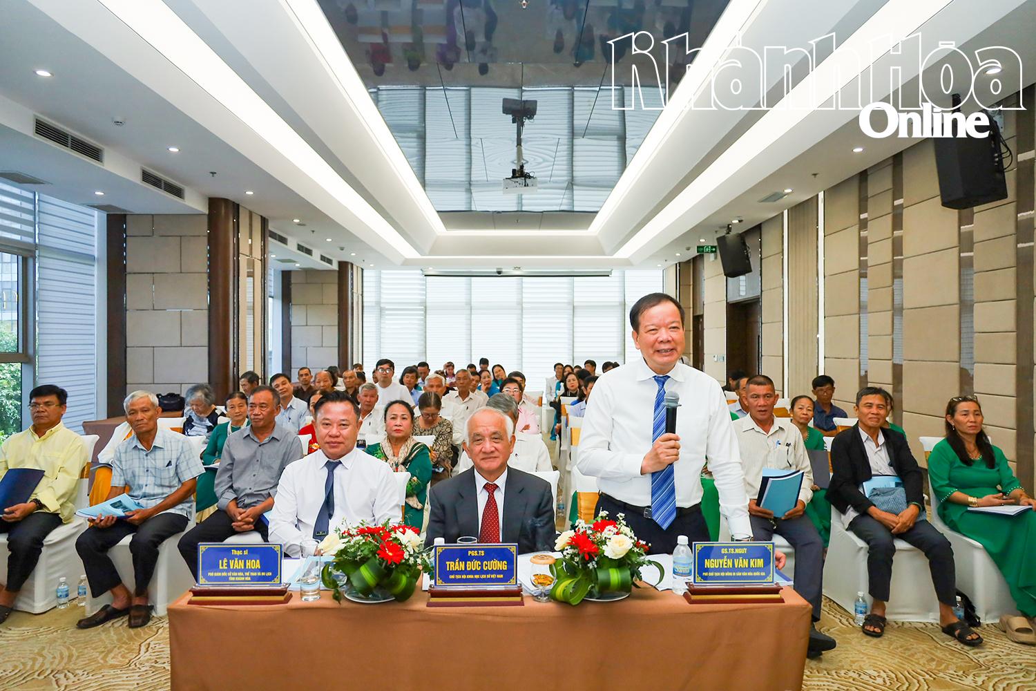 Professor, PhD., Meritorious Teacher  Nguyen Van Kim speaking at the workshop

