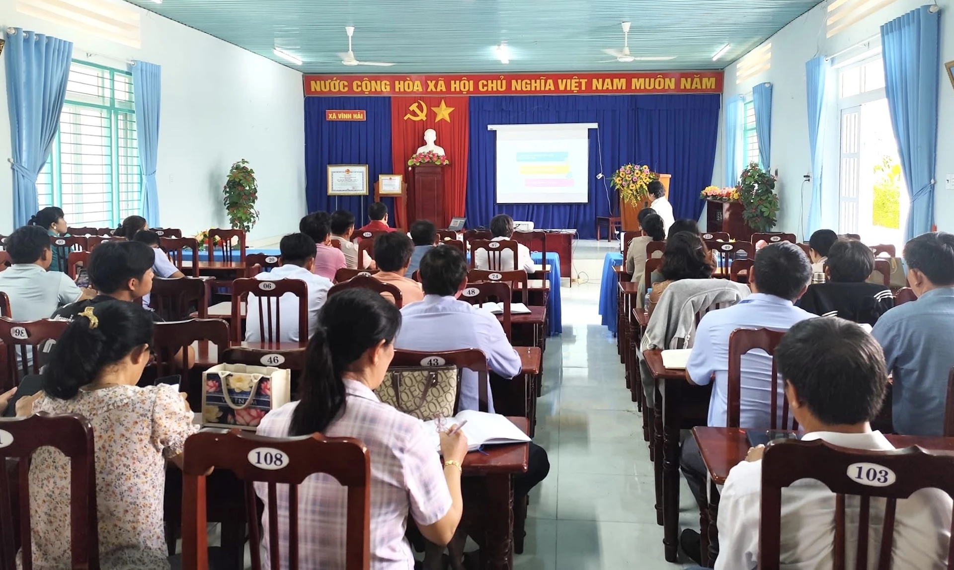 Các học viên xã Vĩnh Hải được tập huấn về tuyên truyền vận động hiến máu tình nguyện