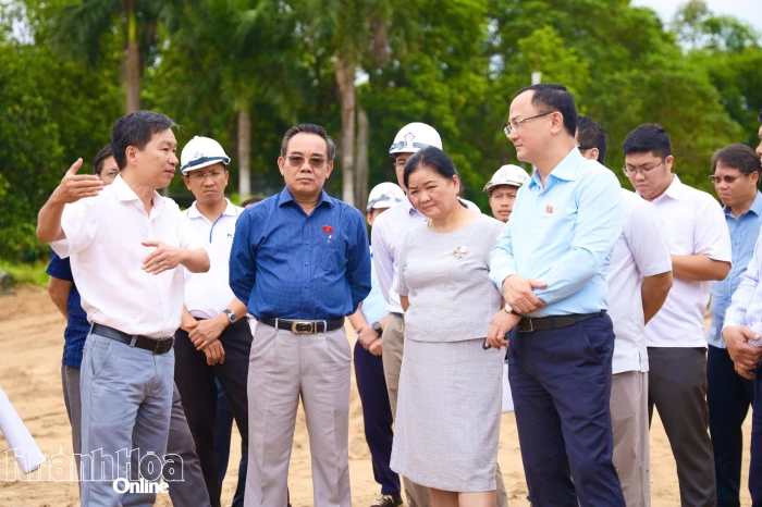 Phấn đấu đưa Dự án Đường giao thông liên vùng về đích đúng kế hoạch