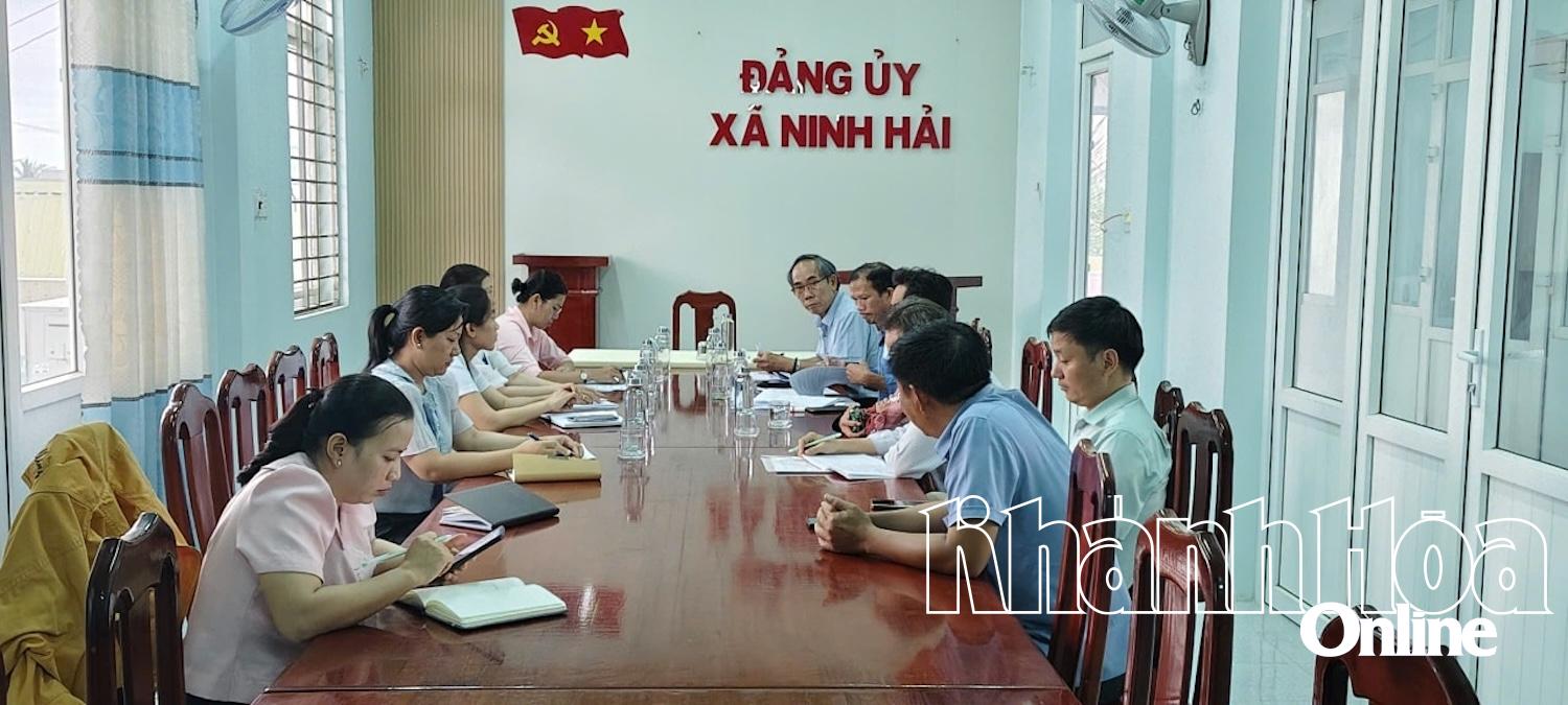 Quang cảnh buổi làm việc.