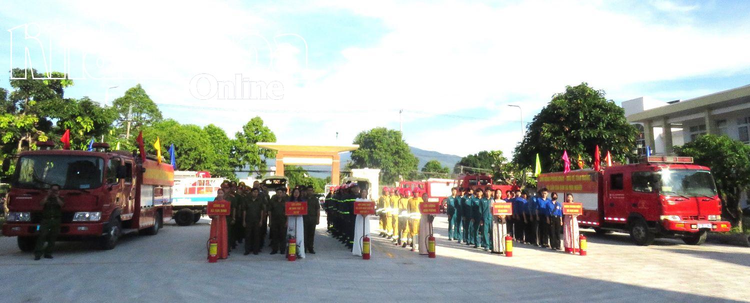 Quang cảnh lễ phát động.