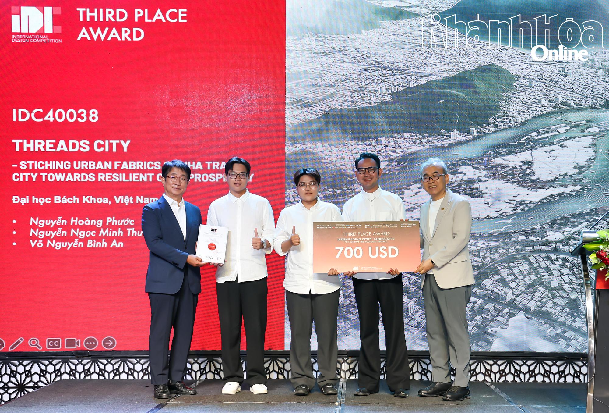 Đội thi đến từ Trường Đại học Bách khoa - Đại học Quốc gia TP. Hồ Chí Minh nhận giải ba.