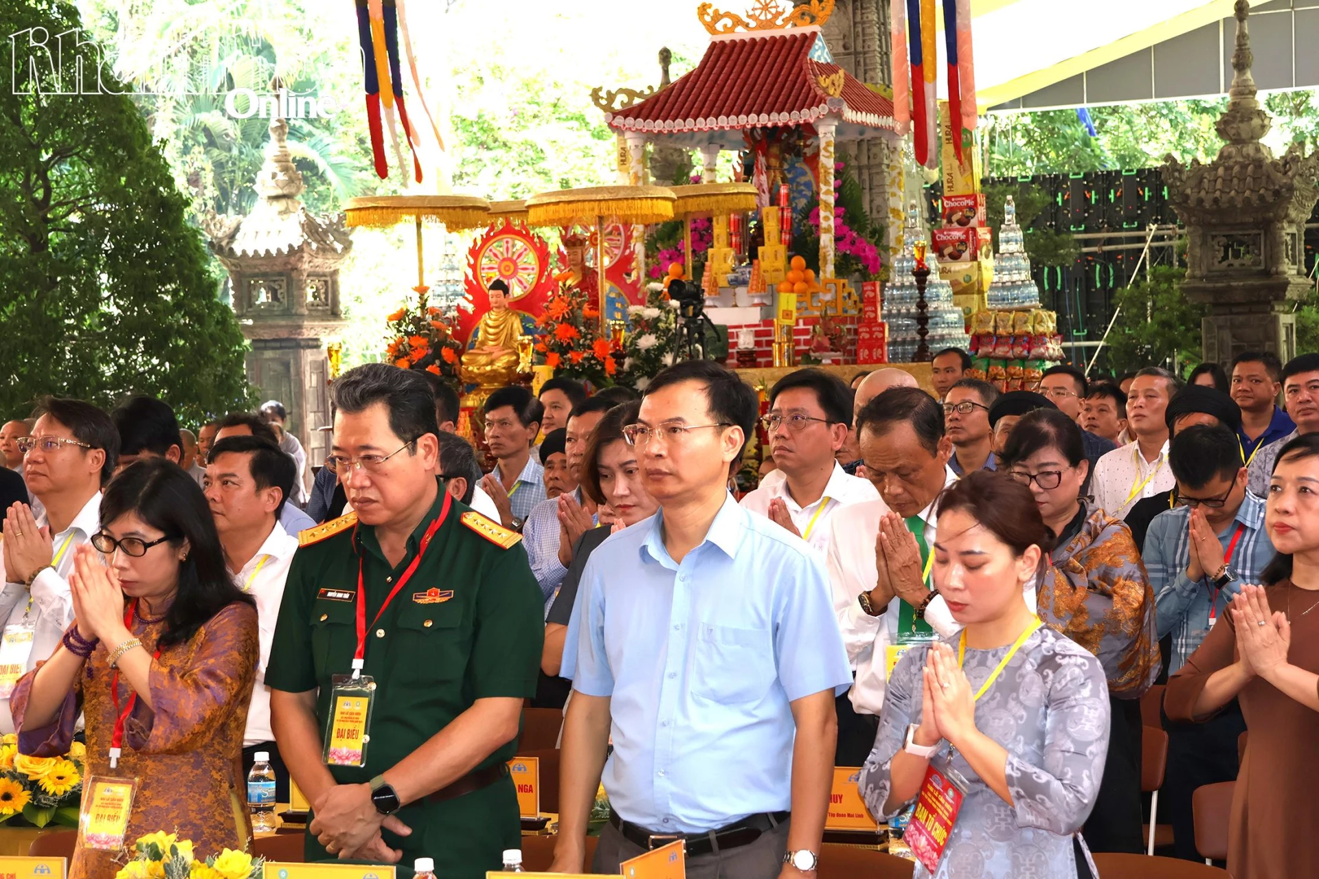 Các đại biểu tham gia lễ cầu siêu.