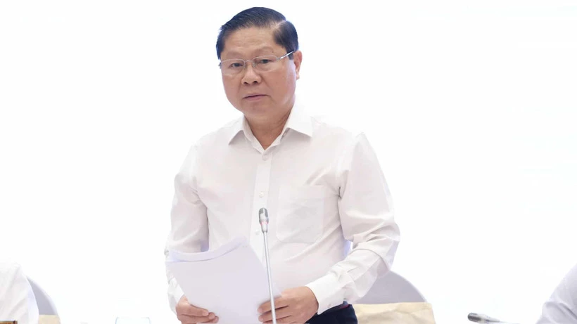 Thứ trưởng Giáo dục và Đào tạo Lê Tấn Dũng phát biểu tại Họp báo Chính phủ thường kỳ tháng 9, chiều 5/10. (Ảnh: VGP/NHẬT BẮC)