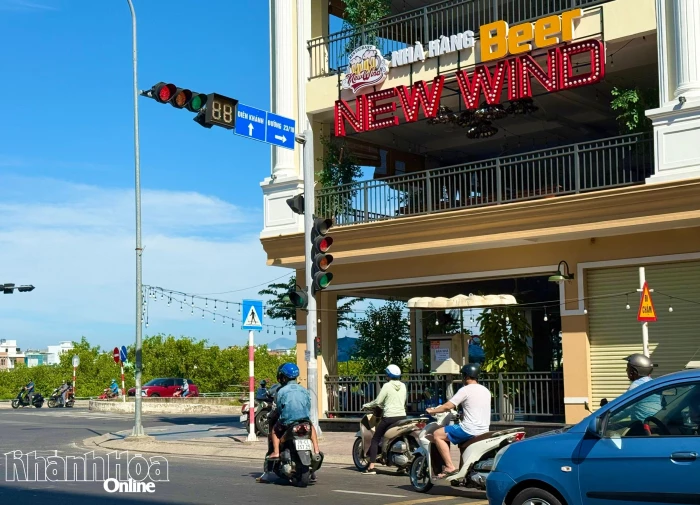 Sớm khắc phục lỗi đèn tín hiệu giao thông tại nút giao đường Tố Hữu - Võ Văn Kiệt