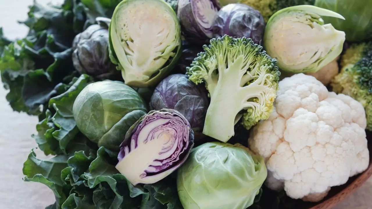 Rau lá xanh bổ sung vitamin và khoáng chất cần thiết cho sự phát triển trí tuệ của trẻ.