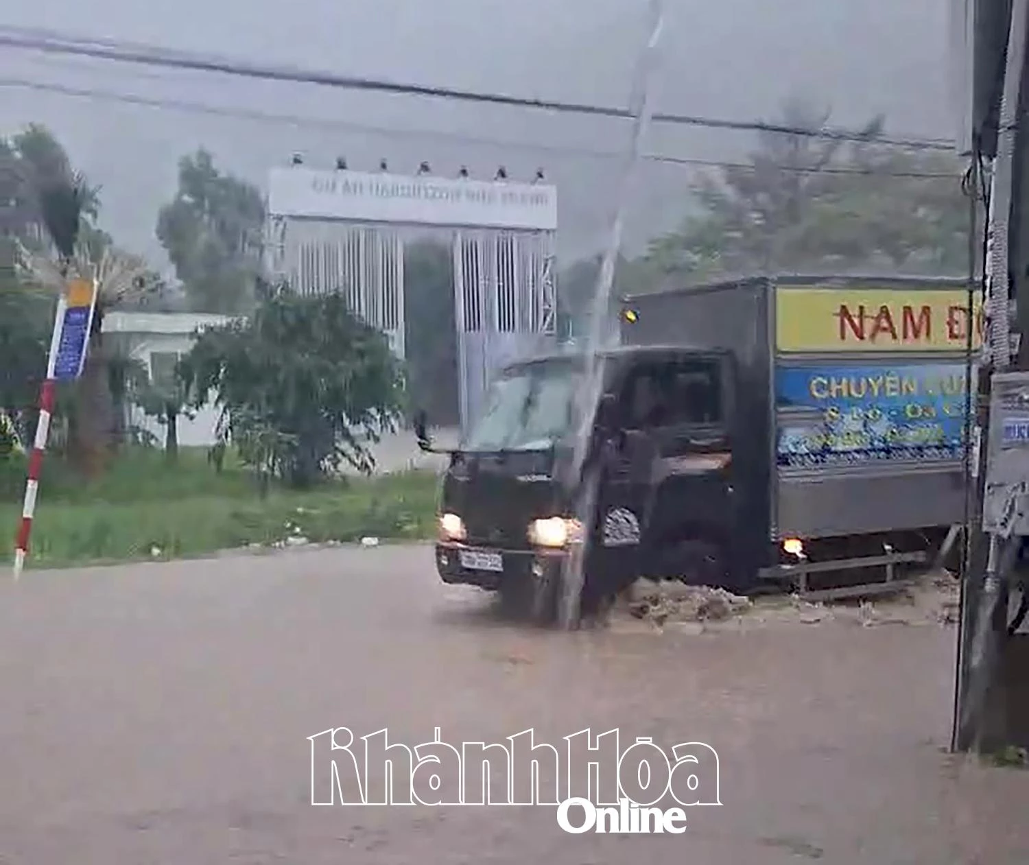 Khu vực trước cổng dự án Haborizon Nha Trang (phường Nam Nha Trang) sáng 16-10.
