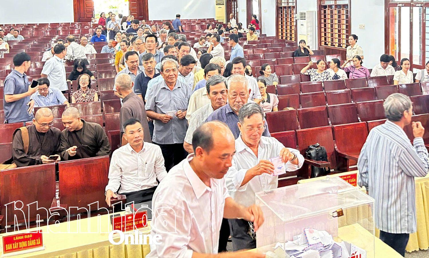 Đại diện các đơn vị tham gia quyên góp tại buổi lễ.