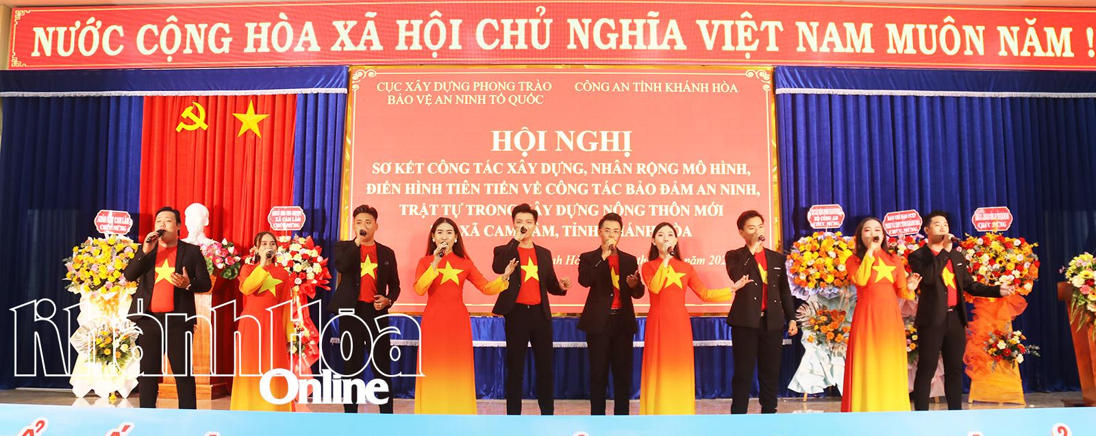 Biểu diễn văn nghệ chào mừng hội nghị