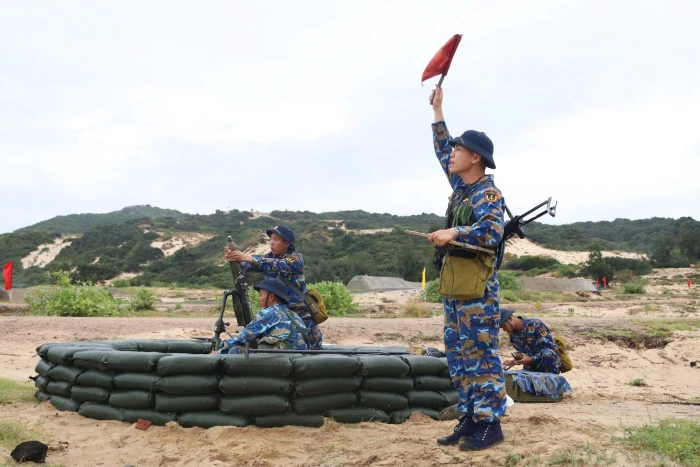 Lữ đoàn 101 kiểm tra bắn đạn thật